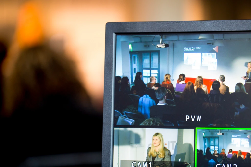 Event life streaming via mobile app